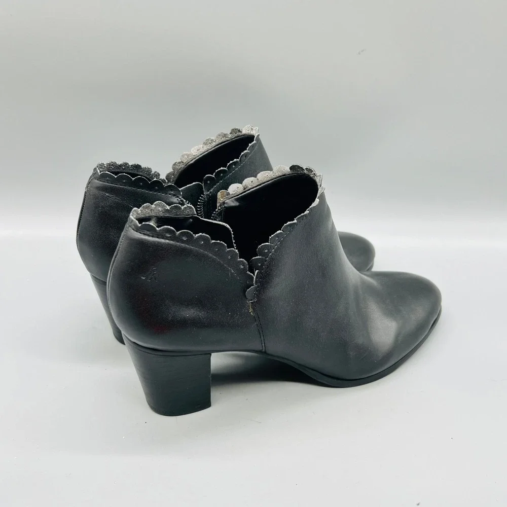 Jack Rogers Boots Womens 9 Black Leather Ankle Scalloped Trim Block Heel Shoes